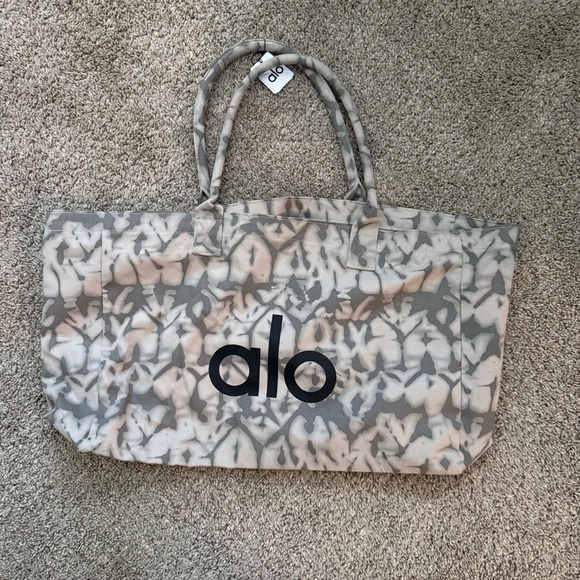 ALO yoga Gray Patterned Tote Bag - Picture 1 of 4